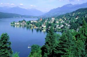 a town on the shore of a large lake at Ferienwohnung Moser am See in Millstatt