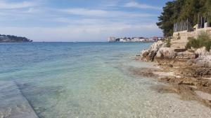 a view of the ocean from a rocky beach at Residence Villa Karda in Poreč
