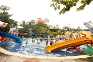 Piscina di Amaris Hotel Serpong Tangerang o nelle vicinanze