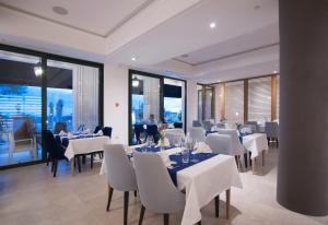 Restaurace v ubytování Hotel Riva by Aycon