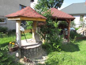 Vonkajšia záhrada v ubytovaní Pokoje w miasteczku przy Puszczy Bialowieskiej