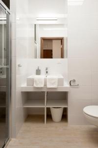 Kúpeľňa v ubytovaní DOMOTEL MOKOTÓW + 6 fotografií