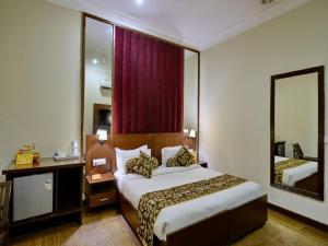 Postel nebo postele na pokoji v ubytování Hotel Kohinoor Palace, Ludhiana