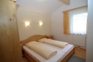 Łóżko lub łóżka w pokoju w obiekcie Chalet Tirolerland
