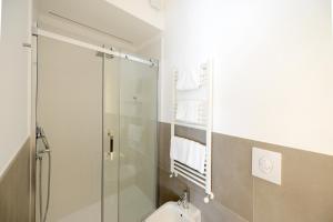 Vonios kambarys apgyvendinimo įstaigoje Miramed rooms