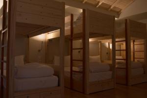 Postel nebo postele na pokoji v ubytování Feira Hostel & Suites