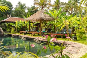 Aed väljaspool majutusasutust Authentic Khmer Village Resort