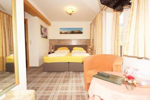 A bed or beds in a room at Pension Alexandra