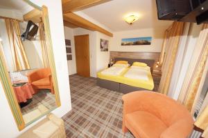 A bed or beds in a room at Pension Alexandra