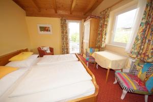 A bed or beds in a room at Pension Alexandra