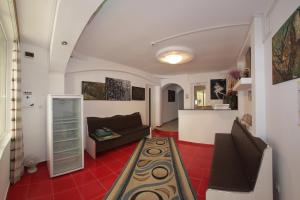 a living room with a couch and a table at Casa Panos in 2 Mai
