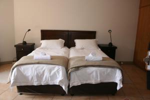 Кровать или кровати в номере De Vagebond Hotel-Pension