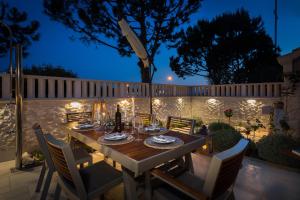 Patio alebo iná vonkajšia časť ubytovania Luxury apartment Loreta