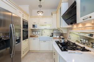 Kuchyňa alebo kuchynka v ubytovaní Luxury apartment Loreta