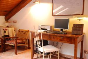 Televízia a/alebo spoločenská miestnosť v ubytovaní B&B Beata Solitudo