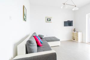 TV a/nebo společenská místnost v ubytování Apartments Miro