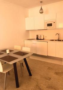 A cozinha ou cozinha compacta de Monaco Studio "907"