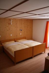 מיטה או מיטות בחדר ב-Ristorante Alpino