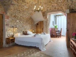 Postel nebo postele na pokoji v ubytování Can Barrull-Costa Brava-Emporda