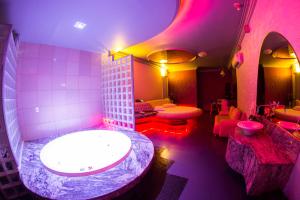 Koupelna v ubytování Shanadu Motel (Adults Only) + 24 fotografií