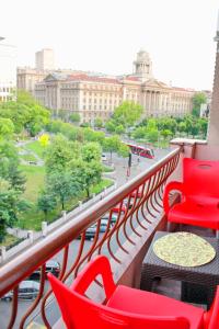 Un balcon sau o terasă la Kristi Lux Apartment Center Free Parking Fast WiFi