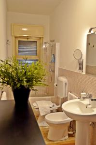 ห้องน้ำของ Bed & Breakfast Fontanarossa Airport -Private Parking-