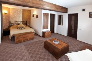 Un pat sau paturi într-o cameră la La Bucovineanca