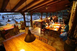Restauracja lub miejsce do jedzenia w obiekcie Apartment and rooms Roko