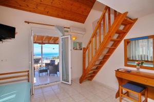 a staircase leading to the living room with a view of the ocean at Mariren in Neo Klima