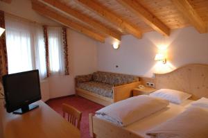 Postel nebo postele na pokoji v ubytování Hotel Falzares + 26 fotografií