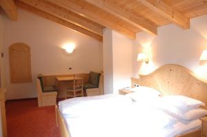 Postel nebo postele na pokoji v ubytování Hotel Falzares