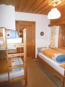 Postel nebo postele na pokoji v ubytování Ferienhaus Anderles-Alm