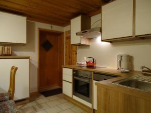 Kuchyň nebo kuchyňský kout v ubytování Ferienhaus Anderles-Alm