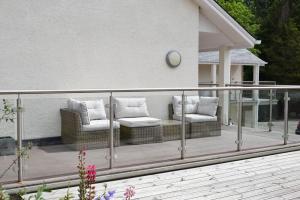 Ein Balkon oder eine Terrasse in der Unterkunft Craigmhor Lodge & Courtyard