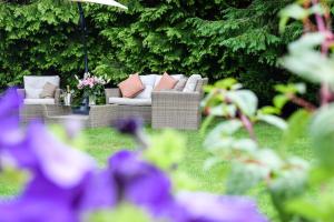 Ein Garten an der Unterkunft Craigmhor Lodge & Courtyard