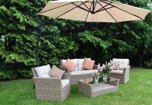 Ein Garten an der Unterkunft Craigmhor Lodge & Courtyard
