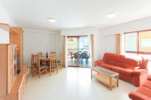 a living room with a red couch and a table at Navegante in Gandía