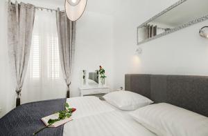Giường trong phòng chung tại Apartments Mihaela