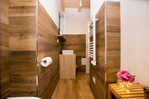 A bathroom at Dimora Antica Via MiLord
