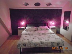 A bed or beds in a room at Micófogadó