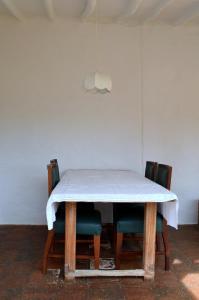 A seating area at Albahaca Hospedaje Tienda
