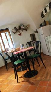 Kuchyň nebo kuchyňský kout v ubytování B&B Da Giua'
