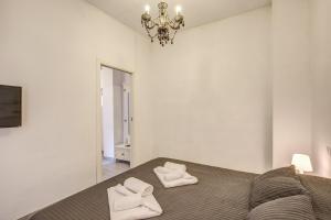 a bedroom with a bed with white towels on it at Relais La Torretta in Rome