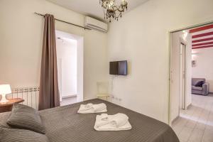 a bedroom with a bed with two towels on it at Relais La Torretta in Rome