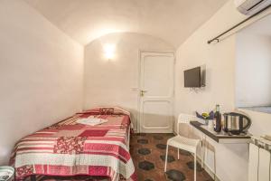 a small room with a bed and a table and a sink at Relais La Torretta in Rome