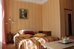 Postel nebo postele na pokoji v ubytování City Center Kaķis B&B