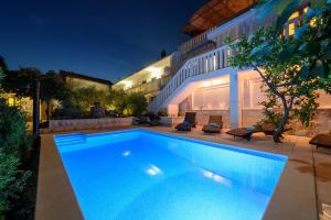 Bazén v ubytování Holiday Home Oasis Hyllis nebo v jeho okolí