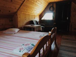 Postel nebo postele na pokoji v ubytování Guest House Viesu Māja Klētnieki + 5 fotografií
