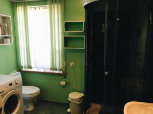 Koupelna v ubytování Guest House Viesu Māja Klētnieki