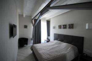 En eller flere senge i et værelse på Hotel Nika 2